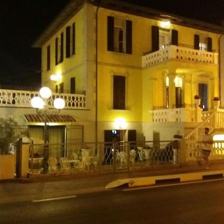Hotel Villa Laura Rimini Exteriör bild