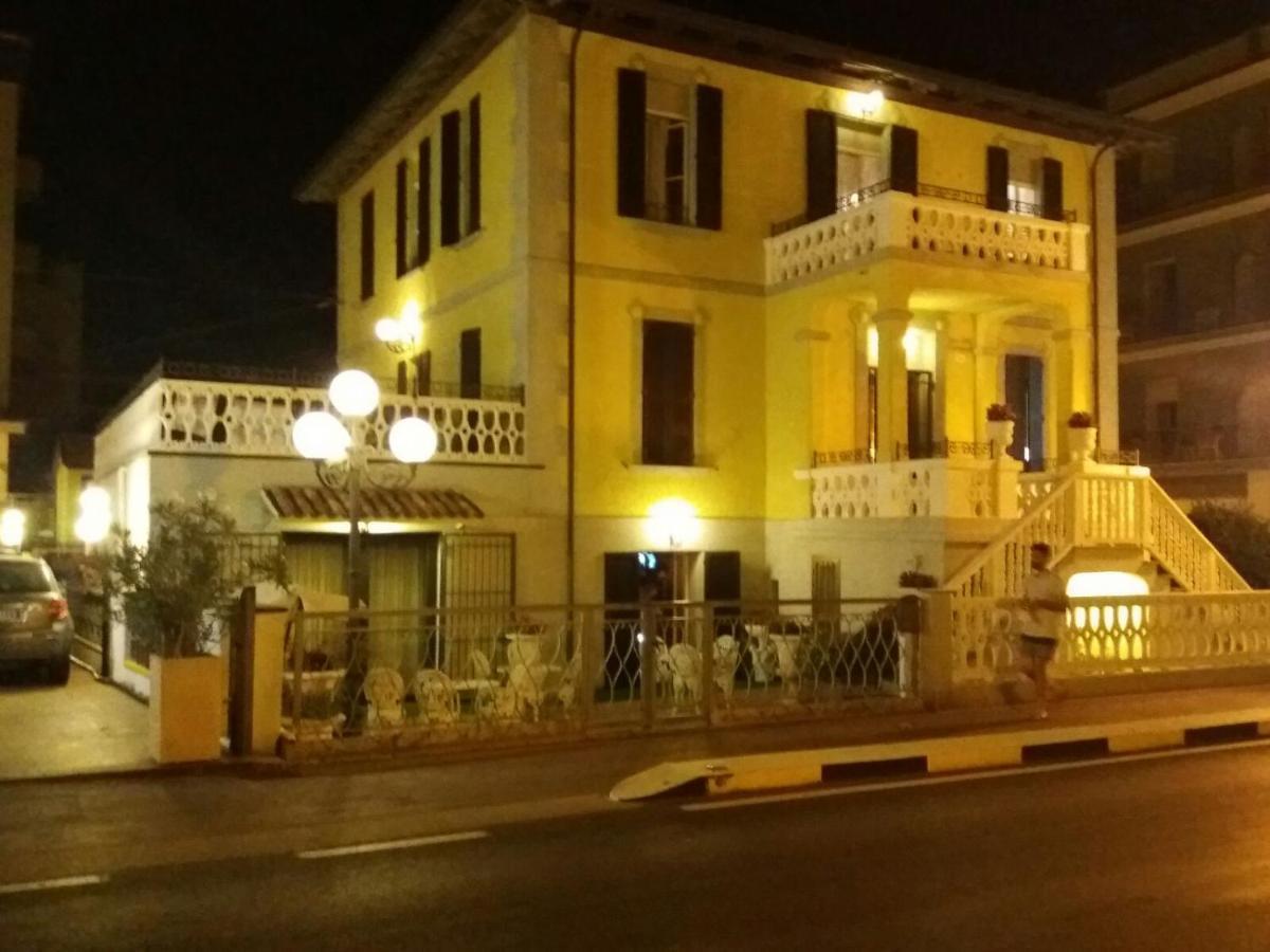 Hotel Villa Laura Rimini Exteriör bild