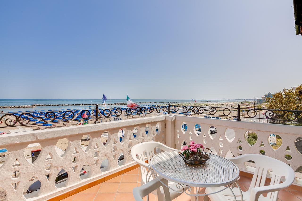 Hotel Villa Laura Rimini Exteriör bild