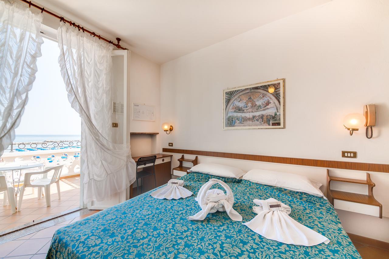 Hotel Villa Laura Rimini Exteriör bild